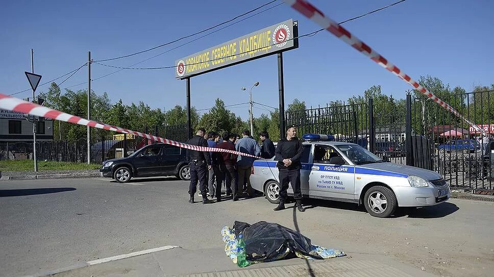 Разборки на хованском кладбище. Побоище на хованском кладбище. Хованское кладбище в москве. Хованское кладбище разборки. Хованское кладбище разборки.