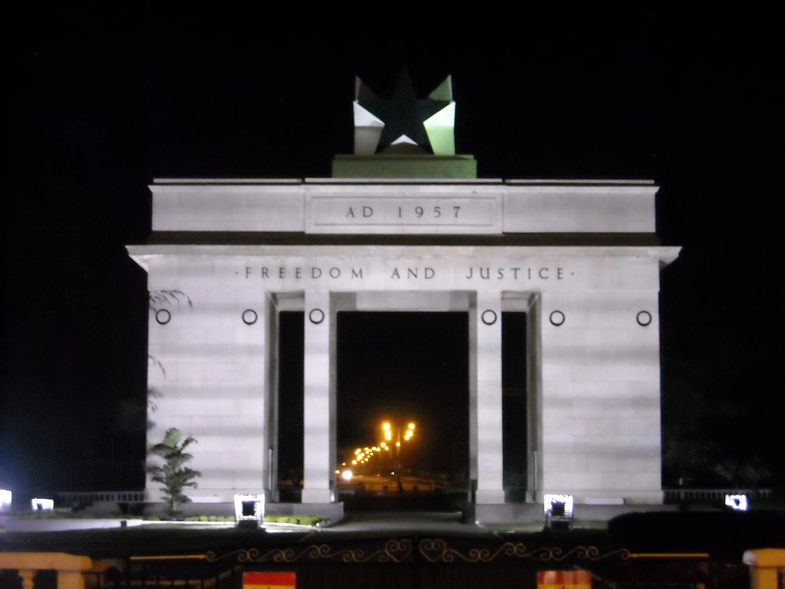 Арка независимости гана. Арка независимости в Аккре. Independence Square. Black Independence. Арка фридом