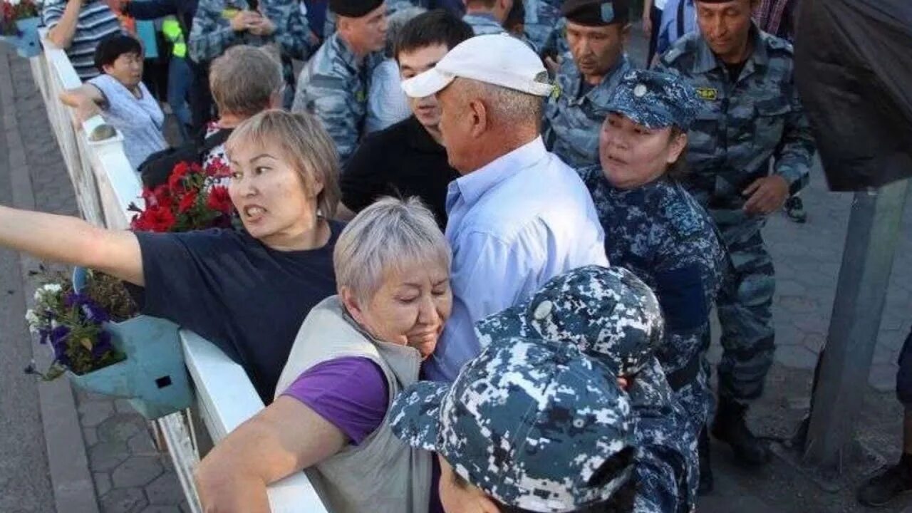 Что сейчас в казахстане. Митинги в Казахстане. Казахстан митинги сейчас. Казахстан Алматы митинг. Токаев Казахстан протесты.