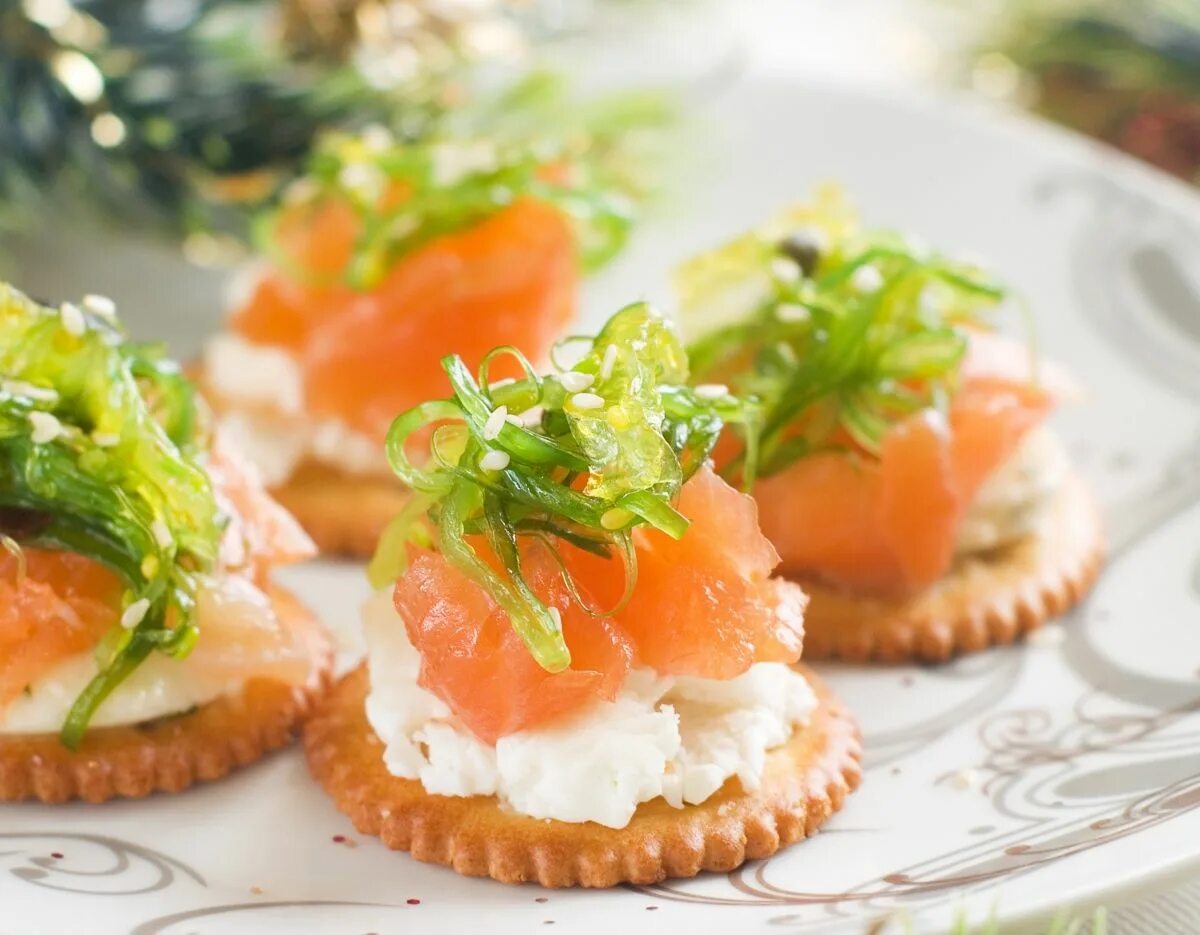 Советую приготовить очень красивую и вкусную рыбную закуску.
