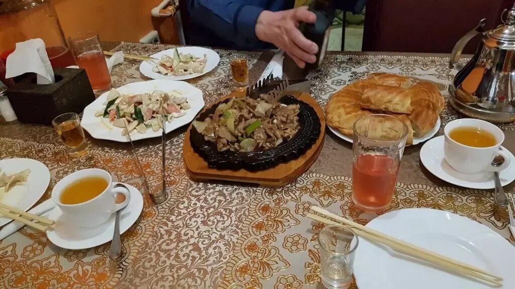 Кафе великая стена южно сахалинск. Китайская кухня великая стена на. Великая стена ключевская ул. Кафе великая стена. Кафе великая стена.