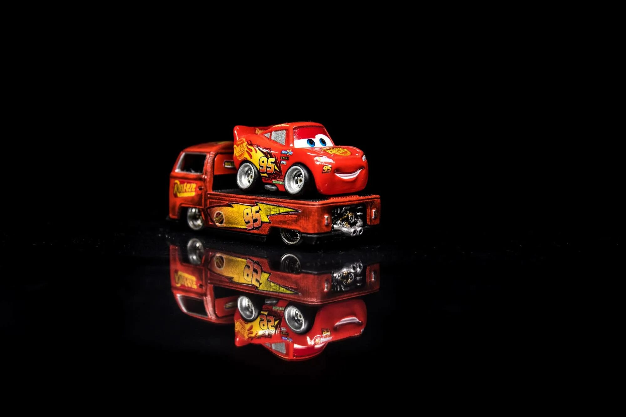 Тачки мод на деньги. Chevrolet Lightning MCQUEEN. Hot Wheels Маккуин. Hot Wheels молния Маккуин. Ford Lightning MCQUEEN.