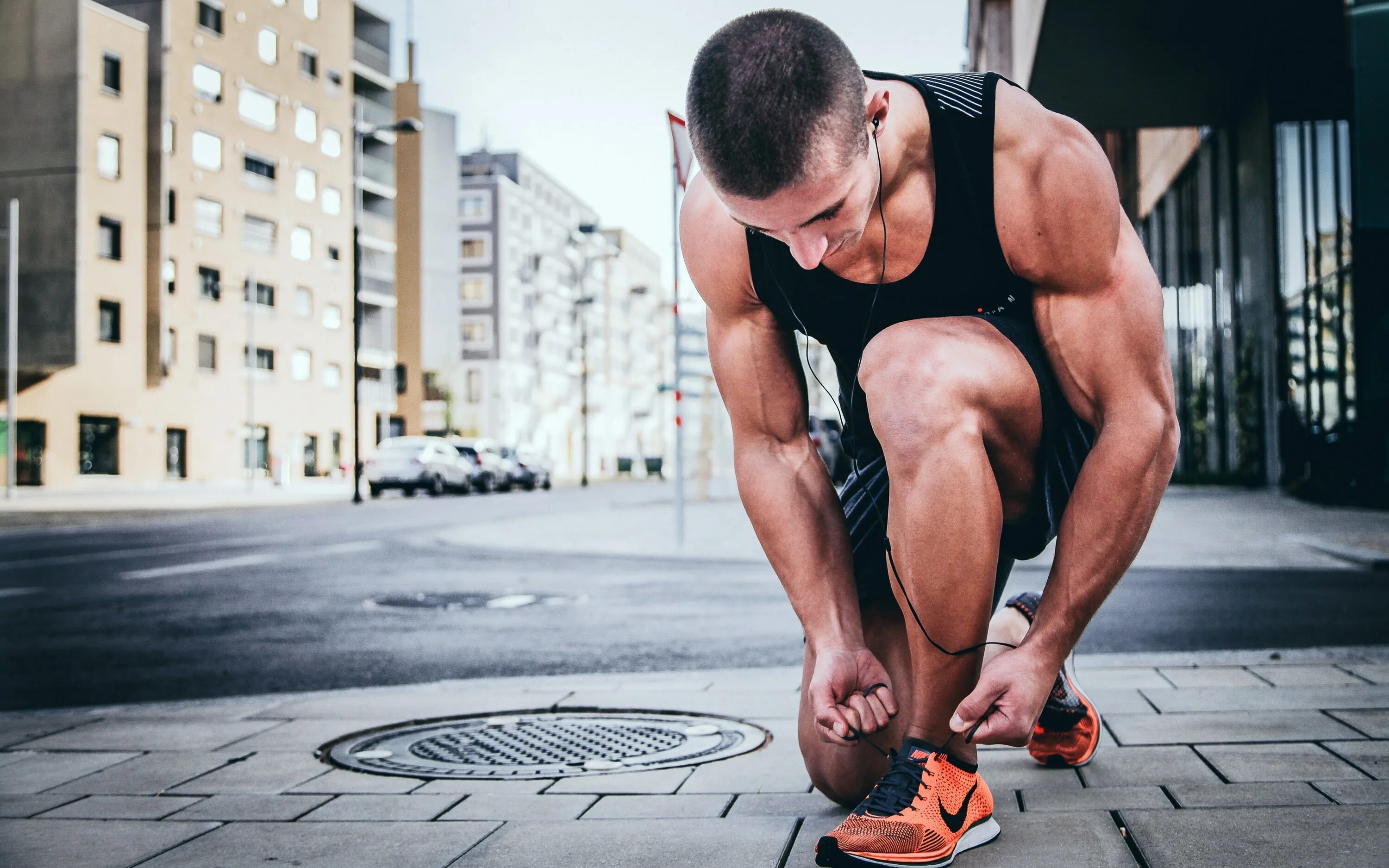 Мотивация со стороны. Спортивные люди. Спортивные парни. Тренировки. Спортивные фотосессии мужчин.