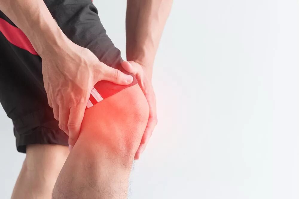 Болит колено у мужчины причины лечение. Боль в колене. Больные суставы.