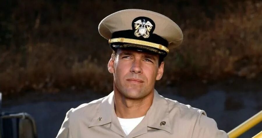 Eliott james real i think they call. James elliott.