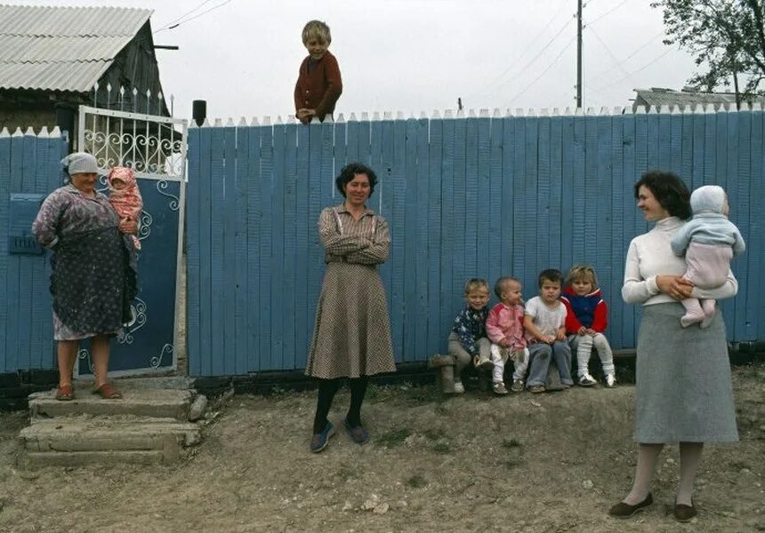 Деревня 80 года. Деревня в 80-е годы. Советская деревня 80-х годов. Сельские женщины 1980-х годов. Советская деревня 70х.