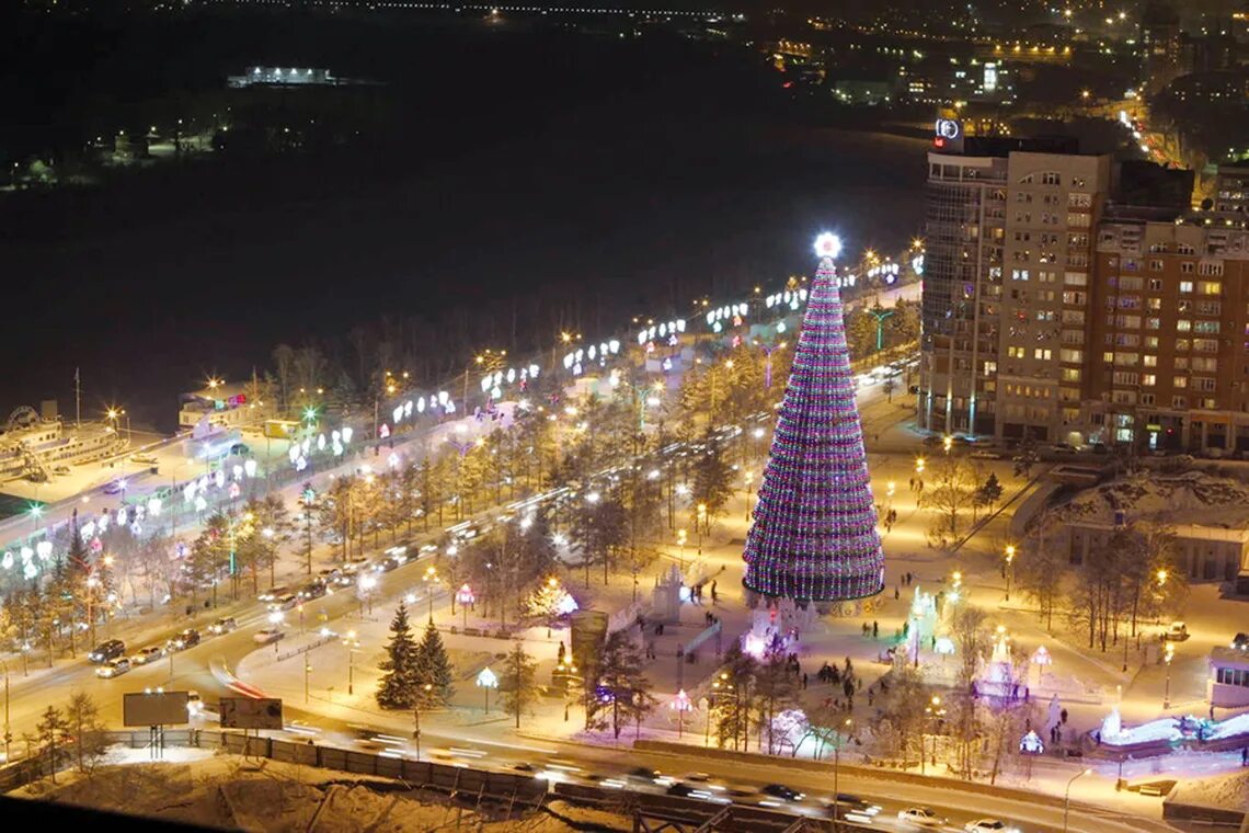 Елка на острове Татышев в Красноярске. Самая высокая елка в России Красноярск. Главная елка Красноярска. Елка в Красноярске 55 метров.