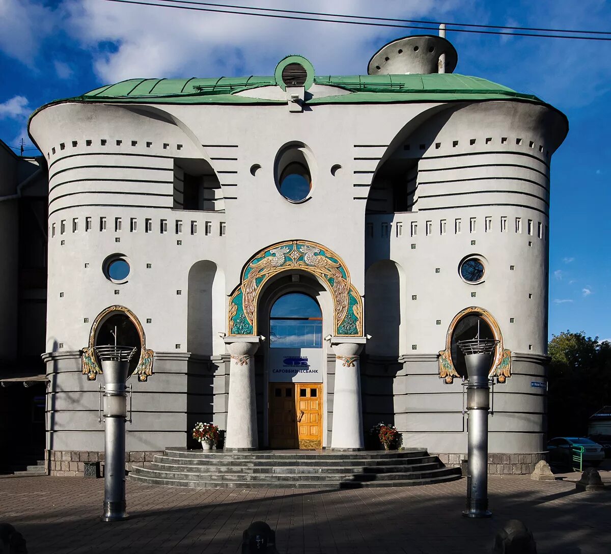 Банк гарантия Архитектор Харитонов Нижний Новгород. Нижний Новгород банк архитектура Харитонов. Здание банка гарантия в Нижнем Новгороде Харитонов. Саровбизнесбанк Нижний Новгород здание Модерн.