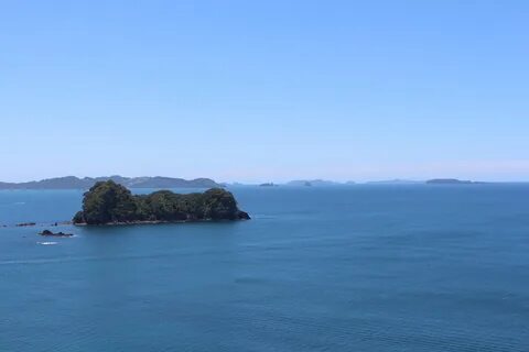 Остров в море 5 букв