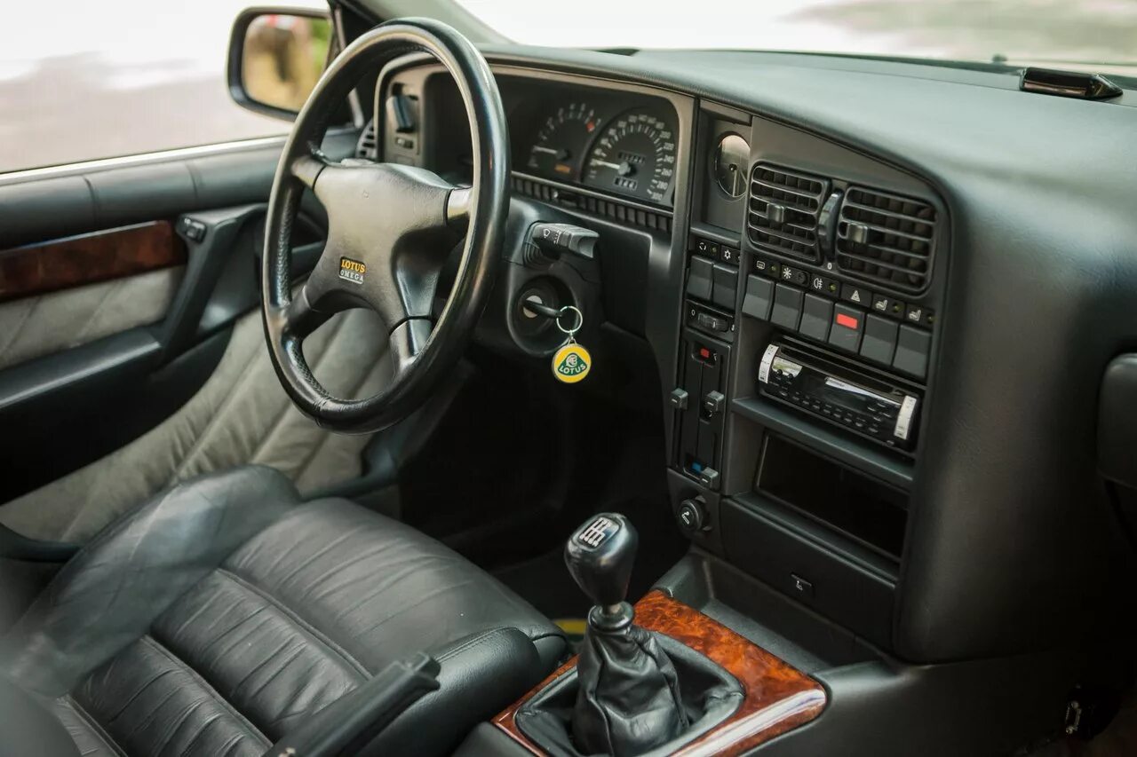 Ремонт опеля омега б. Opel Lotus Omega 1990. Opel Lotus Omega салон. Opel Omega 1990 Interior. Opel Omega b Lotus.