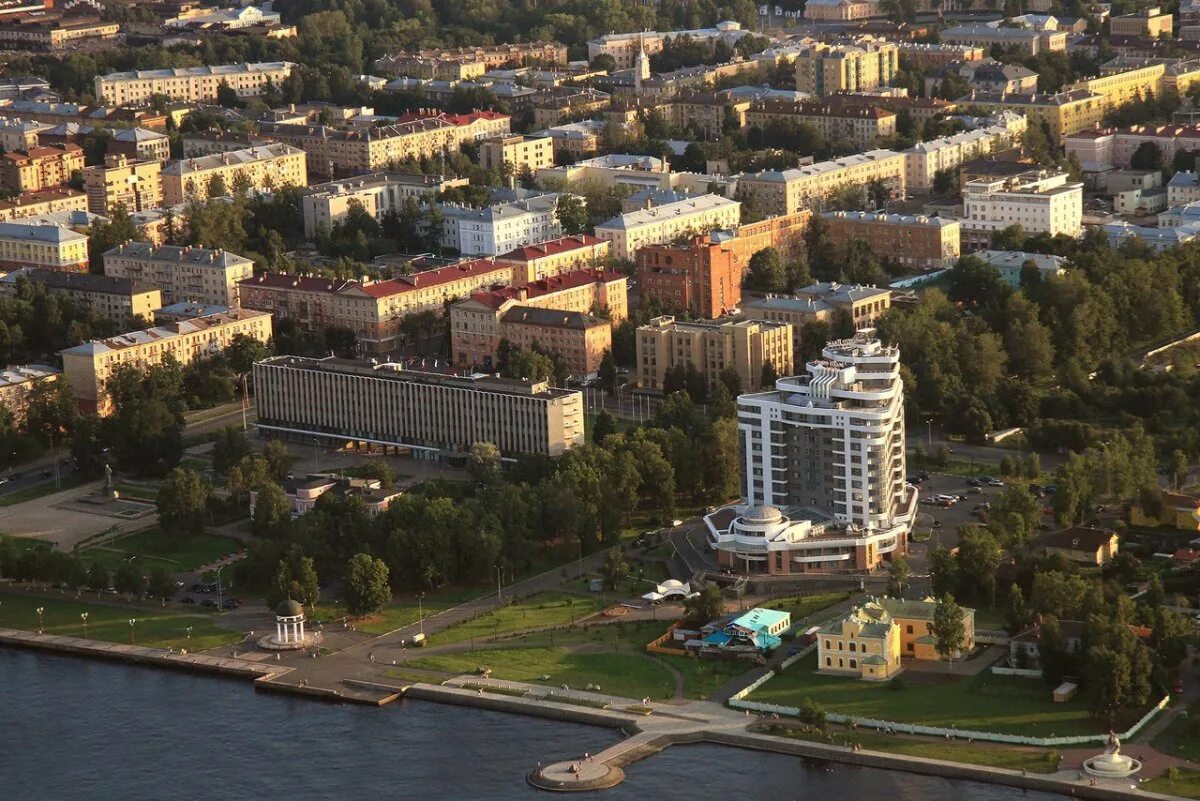 Петрозаводск сайт города. Столица Карелии Петрозаводск. Петрозаводск с птичьего полета. Столица Карелии Петрозаводск и население. Петрозаводск с высоты птичьего.