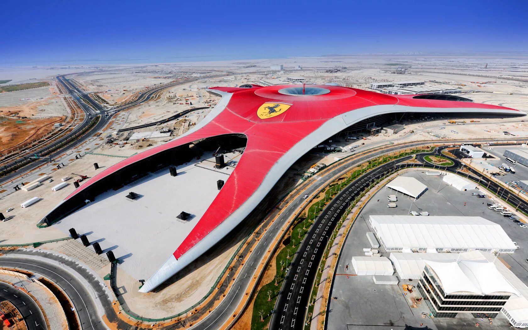 Яс 1 3. Ferrari World Абу-Даби. Ferrari парк в Абу Даби. Феррари парк Дубай. Феррари парк Абу Даби аттракционы.