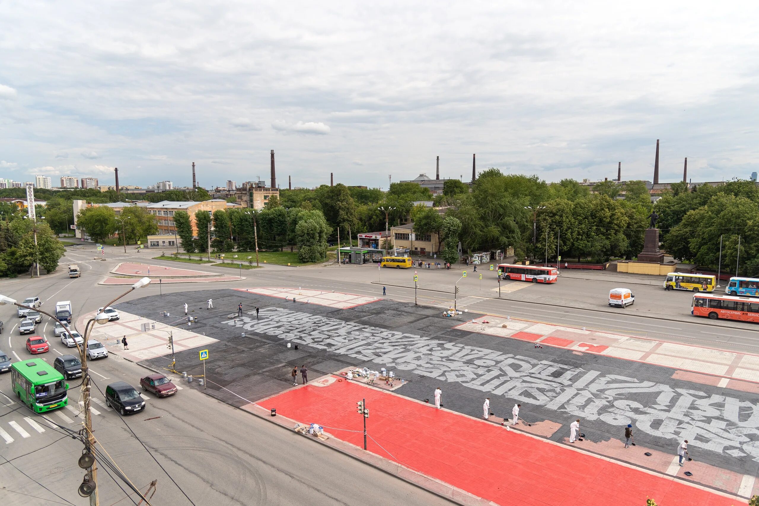 Уралмаш площадь первой пятилетки. Уралмаш площадь первой пятилетки. Уралмаш площадь первой пятилетки 1970. Памятник серго орджоникидзе екатеринбург. Соцгород уралмаш.