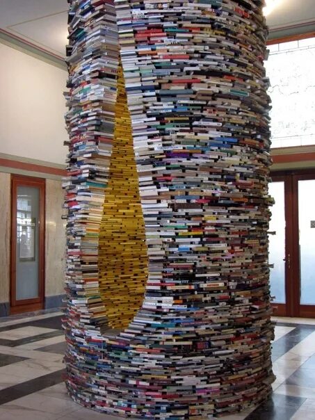 Книжная башня в пражской библиотеки е. Тоннель из книг. Книжная башня в праге. Знания это бездонный колодец. Библиотека праги бесконечный тоннель.
