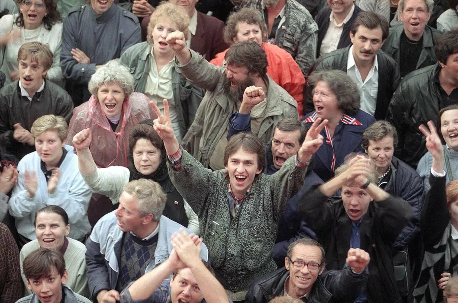 Открыто в 1991 году. Путч в россии 1991. путч 1991 толпа. распад ссср. 1991 год. августовский путч 1991 в москве развал ссср.