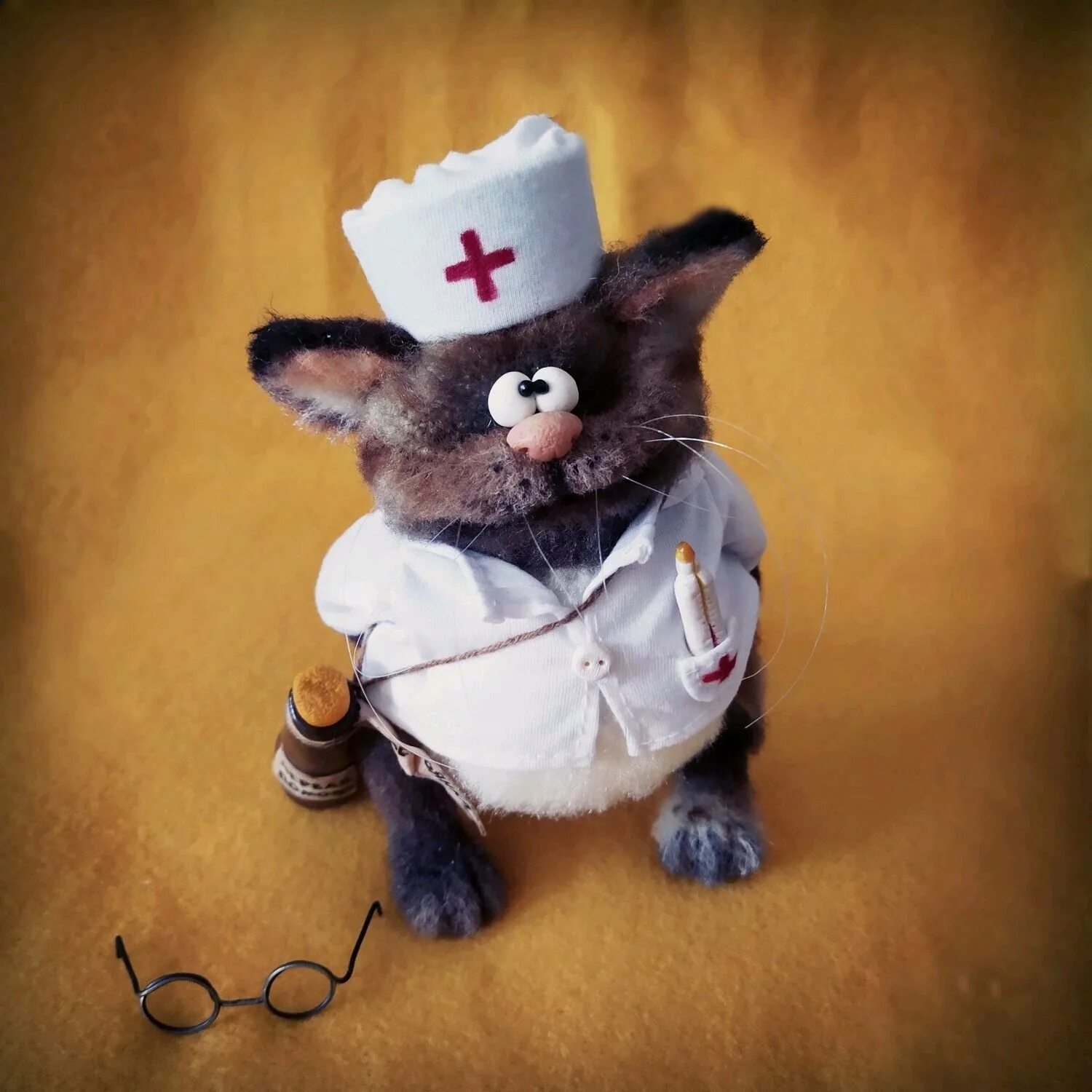Кошка доктор. Кот в медицинском халате. Кот доктор. Кошечка доктор. Кошка доктор.