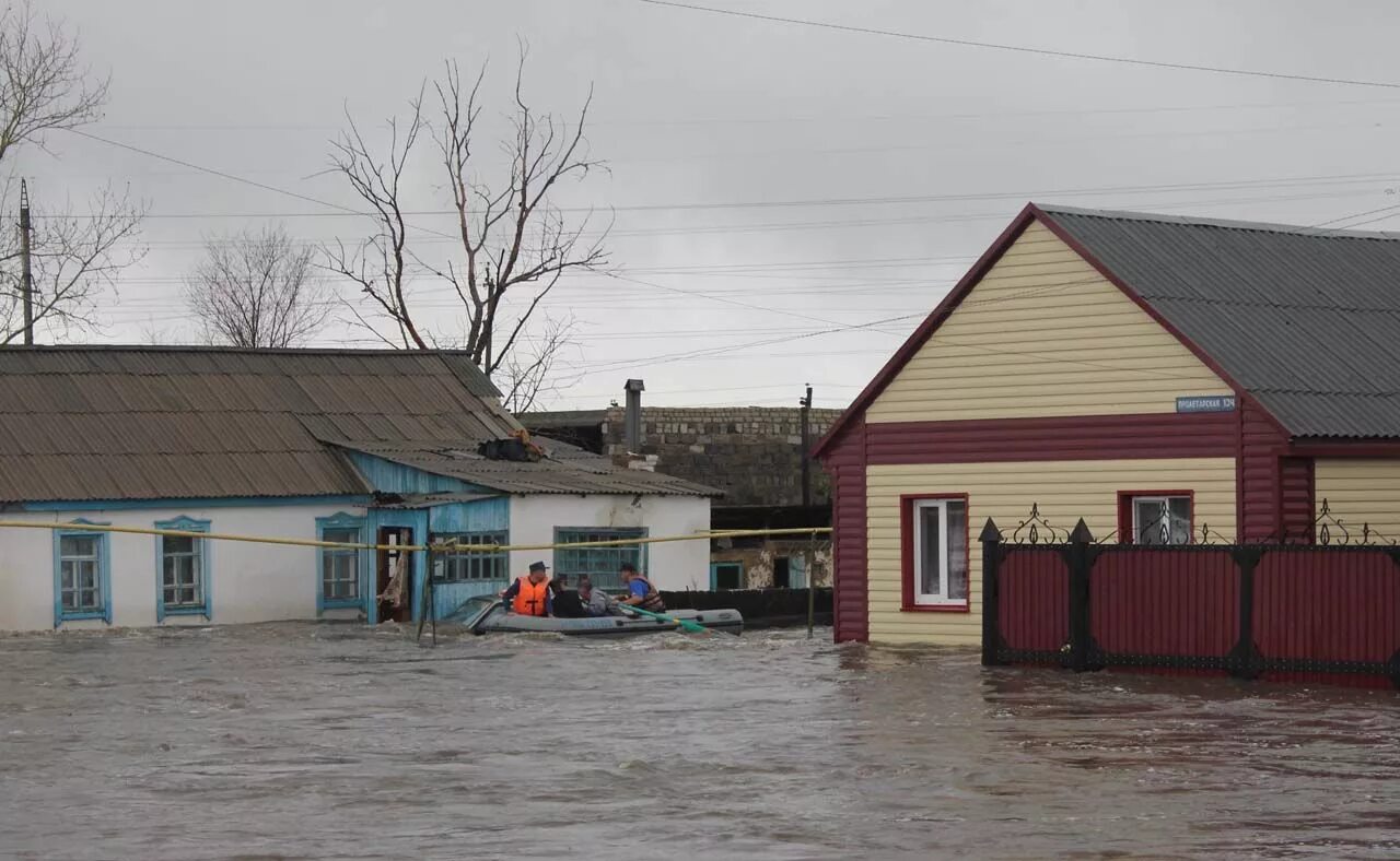 Погода в п южный. Наводнение в Челябинской области в 2013 году в Карталах. П Южный Челябинская область Нагайбакский район. Потоп в Карталах в 2013 году. П снежный Карталинский район Челябинская.