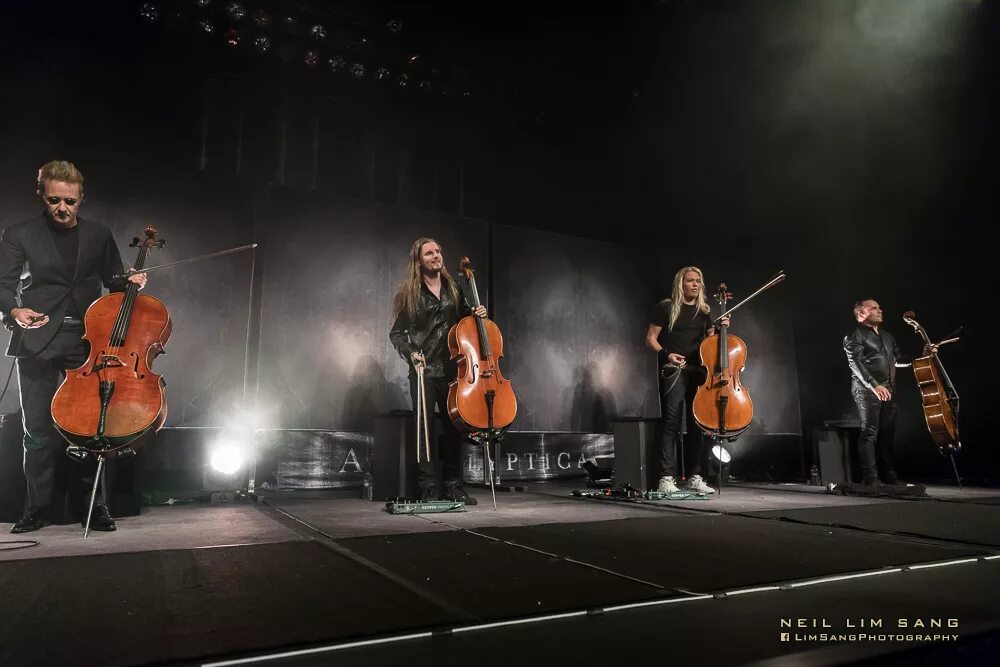 Включи апокалиптика. Группа Apocalyptica. Группа Apocalyptica 2020. Apocalyptica фото группы. Виолончелист апокалиптика.