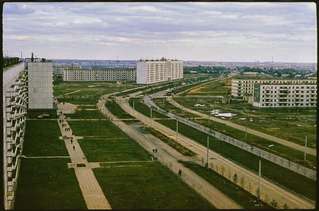 Комсомольский проспект Челябинск 1980. Челябинск Комсомольский проспект 80-е. Комсомольский проспект Челябинск 2000 год. Комсомольский проспект 1973. Улица добрая челябинск