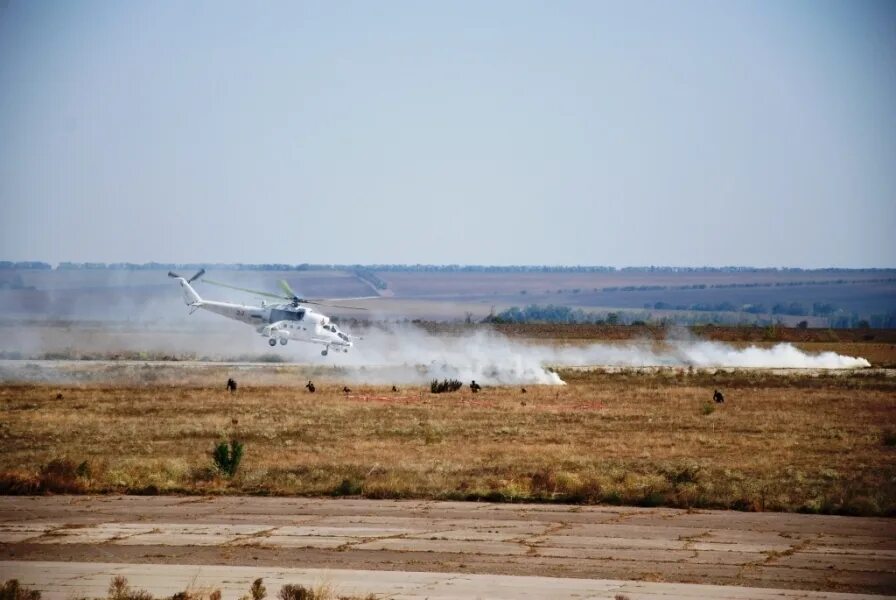 Ил 76 вкс. Кдп шагол. Водоплавающий аэродром. Водоплавающий аэродром. Су 30 на аэродроме.