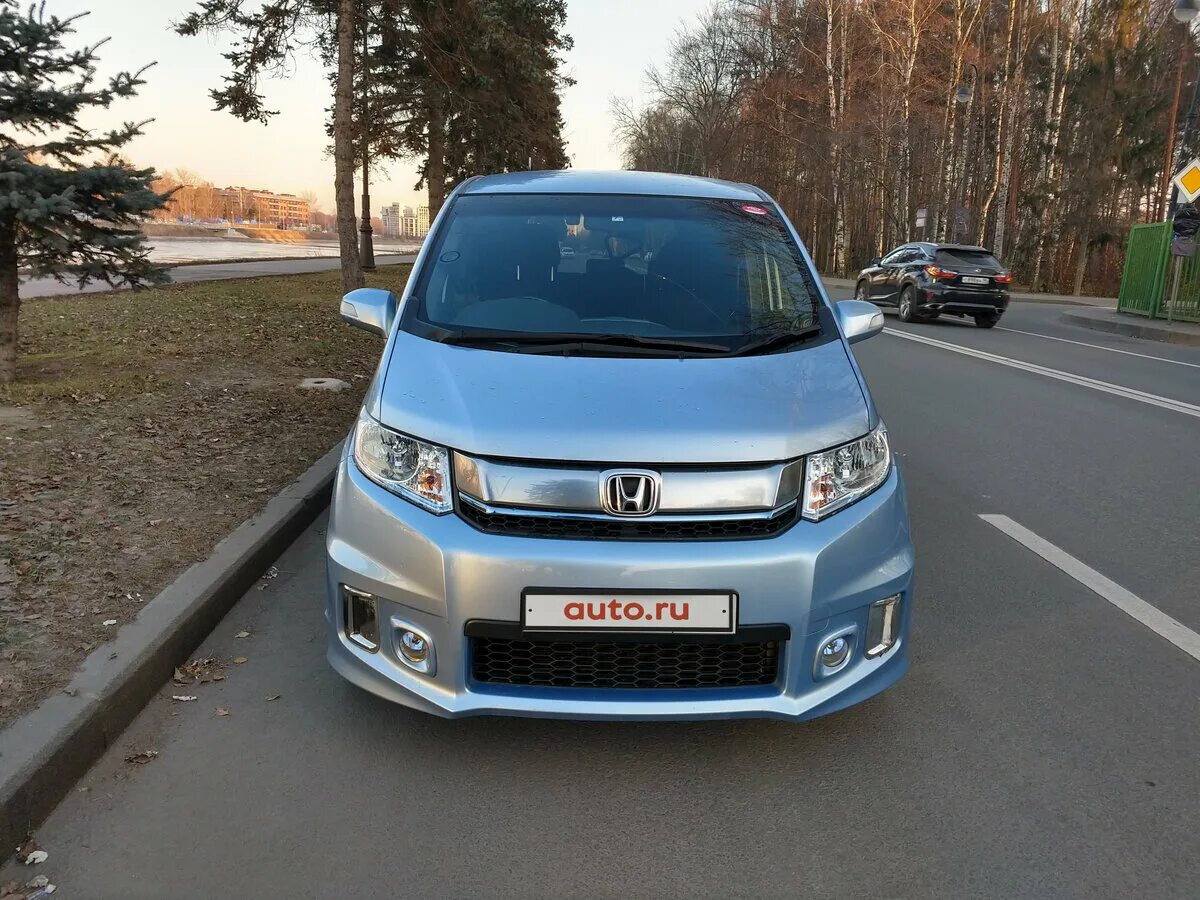 Хонда спайк 2010. ПТФ Honda freed Spike 2014. Honda freed Spike. Honda freed Spike ПТФ. Хонда Фрид Спайк 2014.