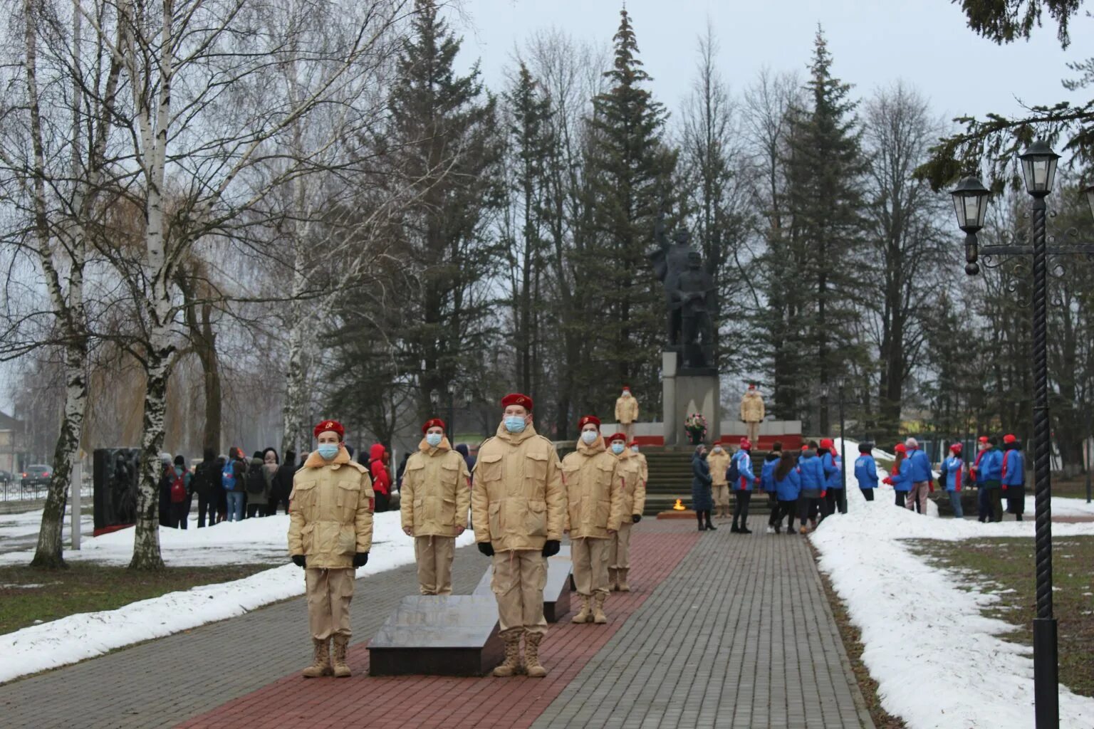 Новости суземки брянской области сегодня последние. Курган славы Суземка. Курган Партизанской славы в Суземке. Суземка Брянская область. Достопримечательности Суземки.