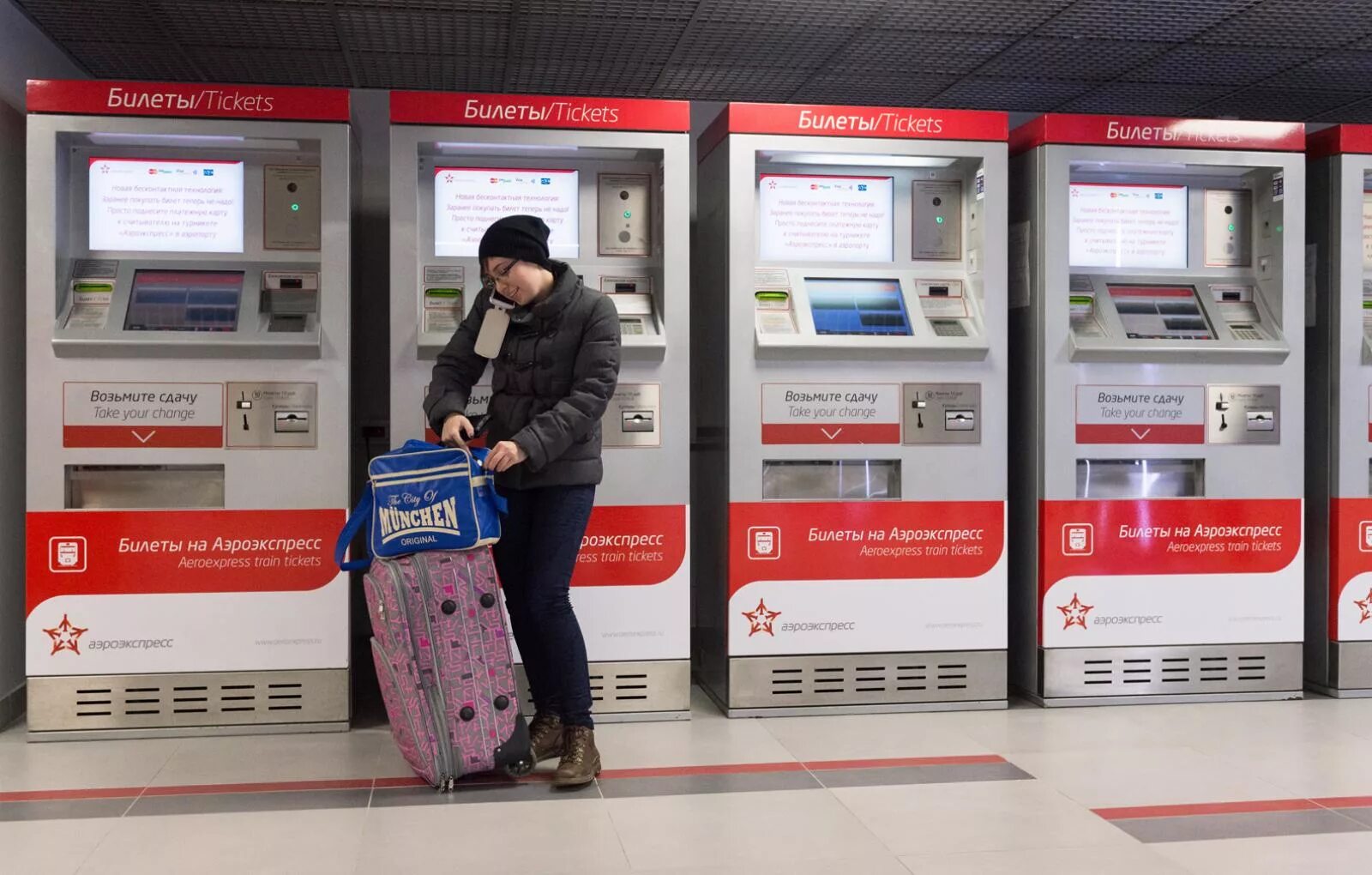 Терминал билетов на электричку. Терминал Аэроэкспресс. Билет на Аэроэкспресс. Терминалы самообслуживания вокзале. Билетный автомат Аэроэкспресс.