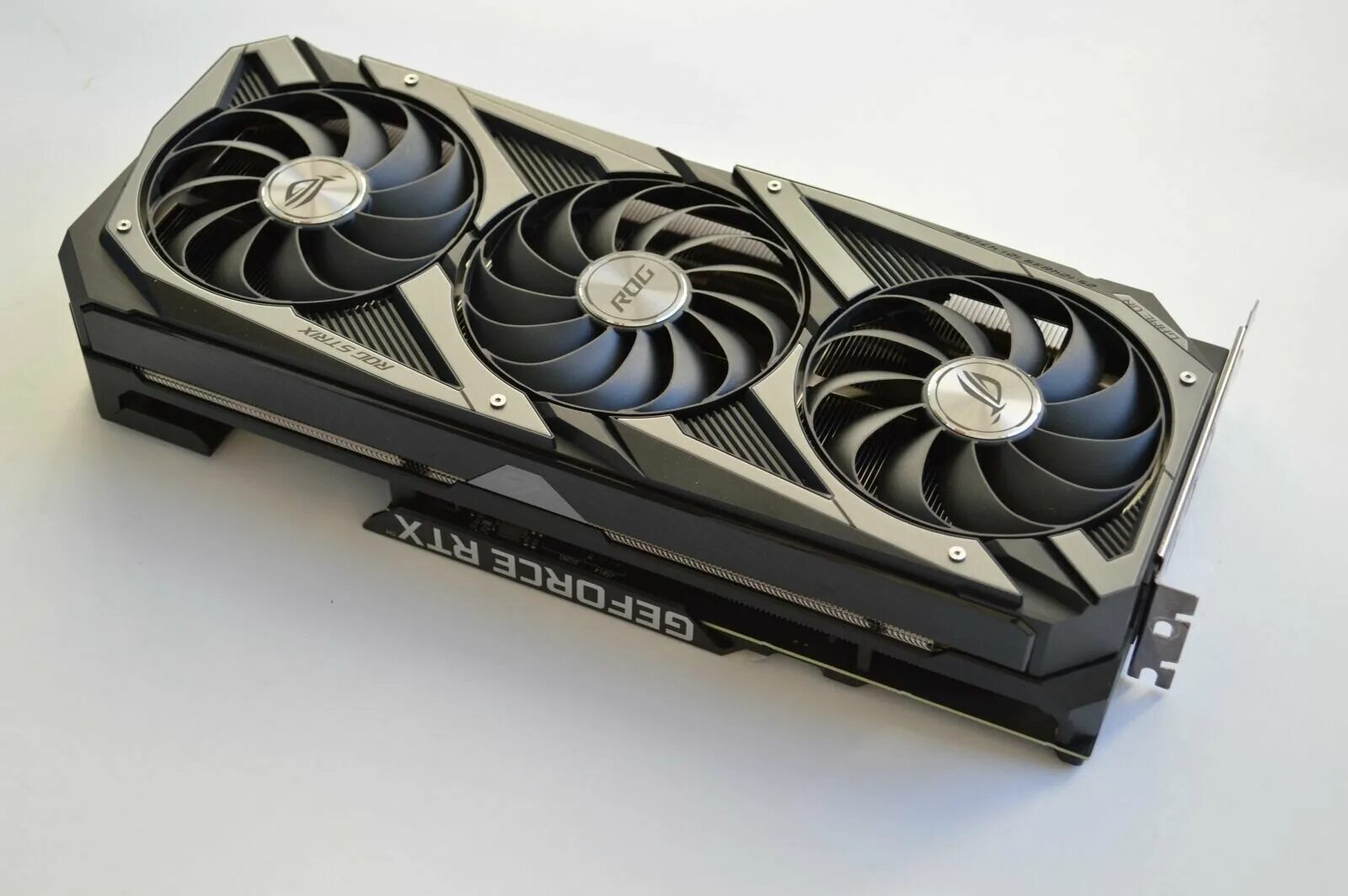 Asus rog strix rtx 4070 ti