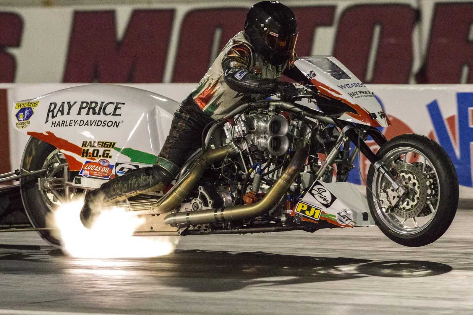 Drag race motorcycle tuning много денег. Харлей дэвидсон drag racing. харлей дэвидсон расинг. харлей дэвидсон для драг рейсинга. harley davidson гонщик.