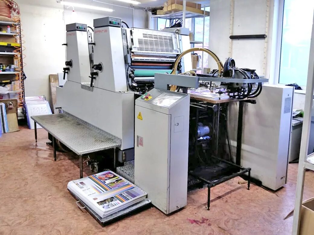 Авито камори. Komori Sprint GS 226. Офсетная машина Komori. PZ 660 офсетная машина. Штамповочная машина для Komori.