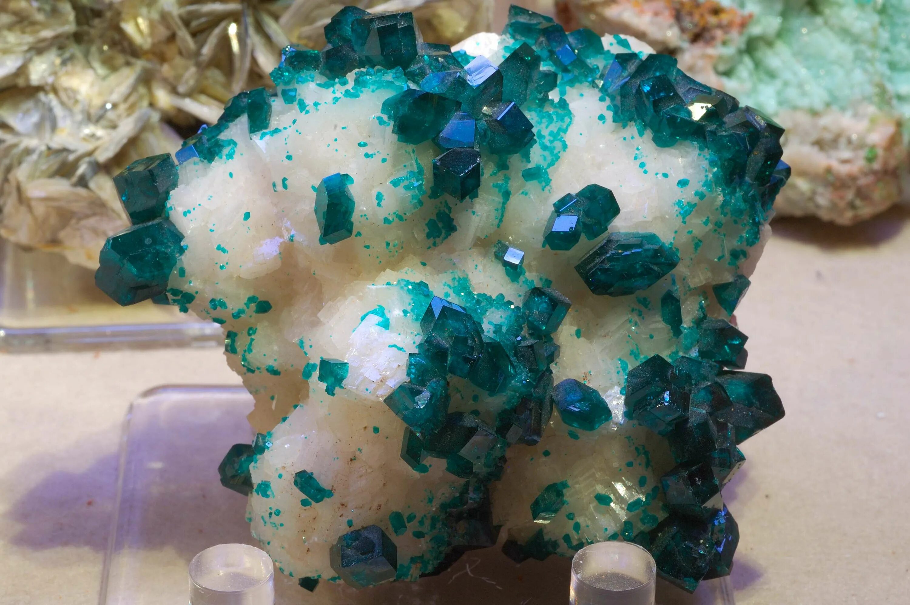 диоптаз кристалл минерал. минерал камень 6 букв. лаутарит. минерал скорцалит. шар из яшмы уральской.