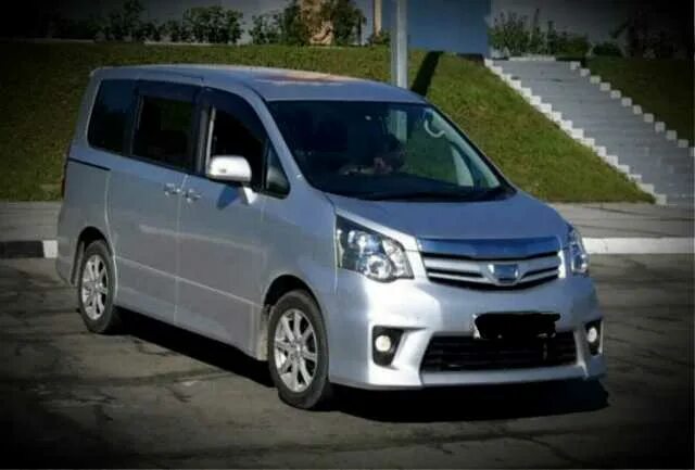 Ноах 2010. Toyota noah 2010. Тойота ноах 2010. Тойота ноах r 70. Toyota noah r70.