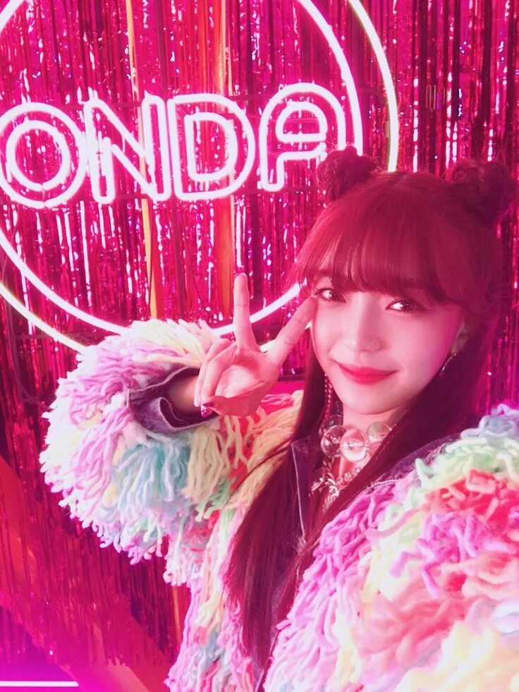 Everglow миа. Everglow ию. Everglow ию. Эверглоу группа ирон. Everglow ию.