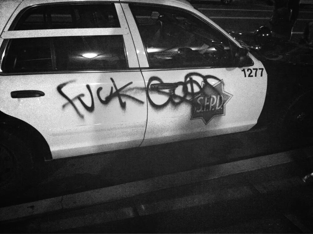 Go here ah. ACAB граффити. Граффити на полицейской машине. ACAB надпись. Гетто надпись граффити.