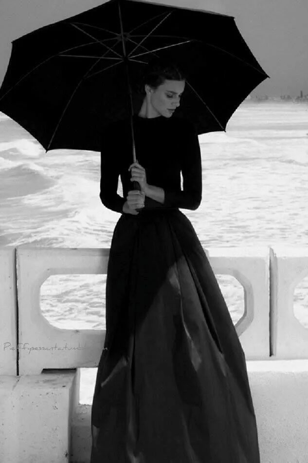 Umbrella dress. Девушка с зонтиком. Девушка с черным зонтиком. Фотосессия с зонтом. Фотосессия с зонтиком.