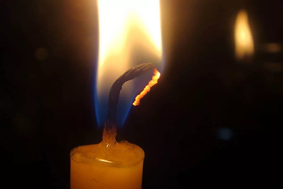свечи на улице. свечка автор. свечка автор. свечка автор. свечка автор.