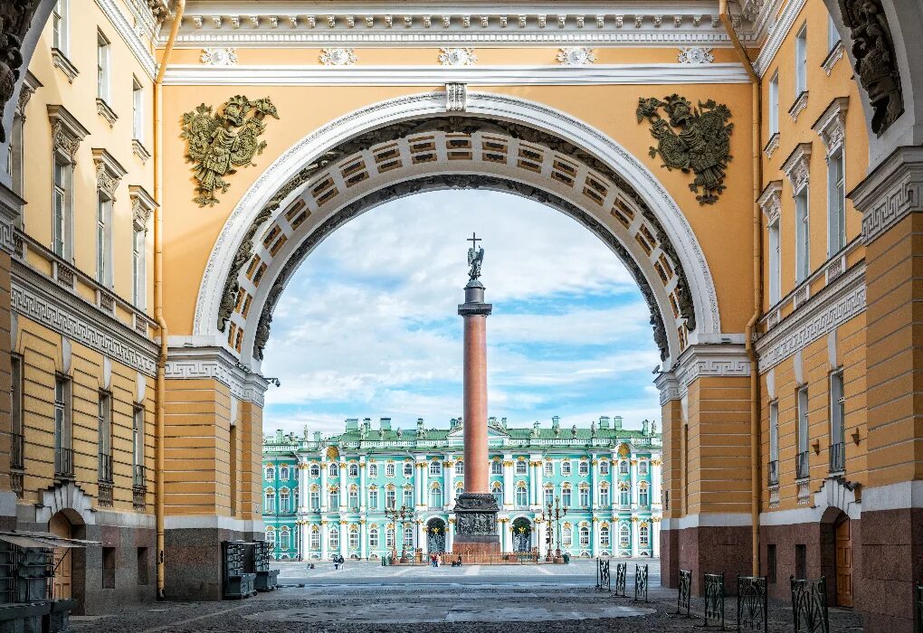 Арка главного штаба в Санкт-Петербурге. Дворцовая площадь в Санкт-Петербурге Эрмитаж. Дворцовая площадь зимний дворец. Дворцовая площадь арка Эрмитаж. Ковид в санкт петербурге