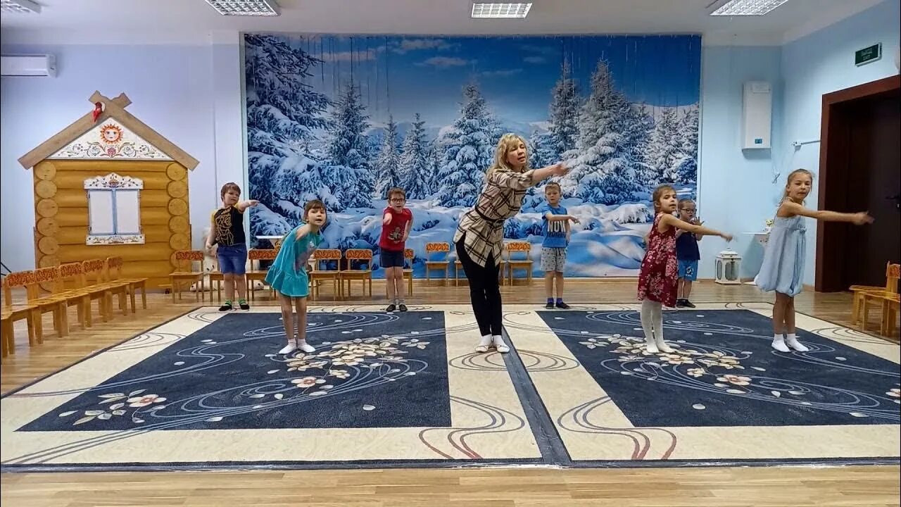 Танец кнопочки. Танец мама помогалочка. Танец мама помогалочка. Танец банана мама. Танец мамы и сына в детском саду на выпускной.