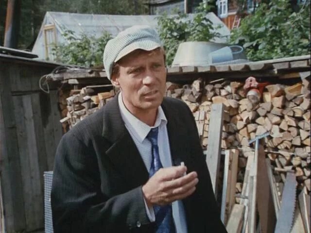 И откуда к нам такого дяденьку. Любовь и голуби прокляну. Такого красивого дяденьку замело. И откуда к нам такого дяденьку. Красивого дяеньку кмнам занесло.