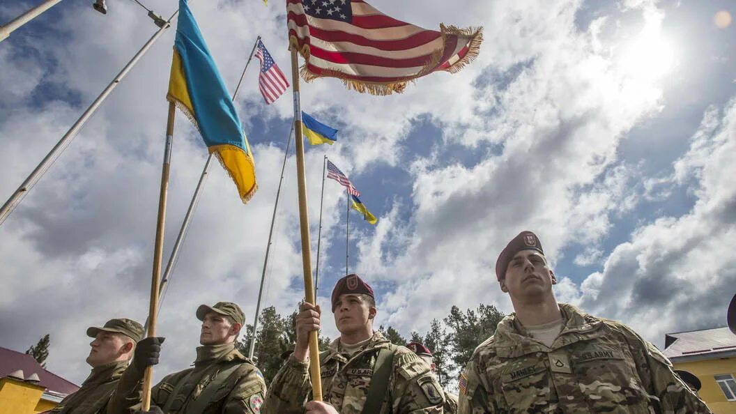 Руками нато. Американские войска на Украине. Американцы на Украине. Американские солдаты на Украине. Американская армия на Украине.
