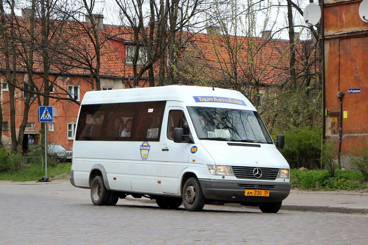 Автобус 145 калининград. Mercedes-Benz Sprinter 212d fotobus. 145 Автобус Калининград. 64 Маршрутка Калининград. Микроавтобус Калининград.