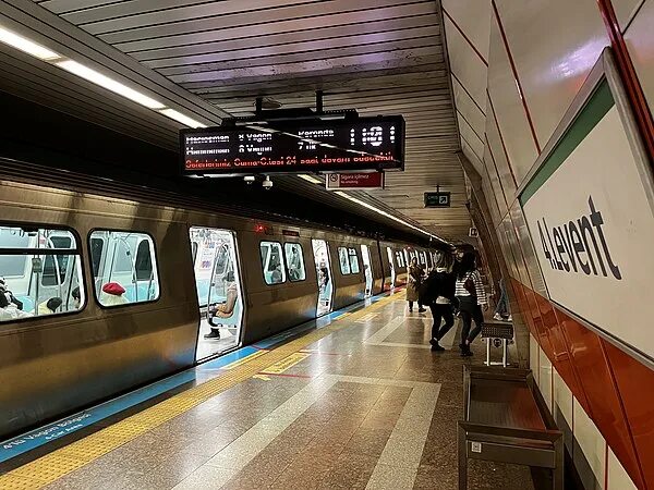 Istanbul metro launches two unmanned lines with trains by Hyundai Rotem and CRRC