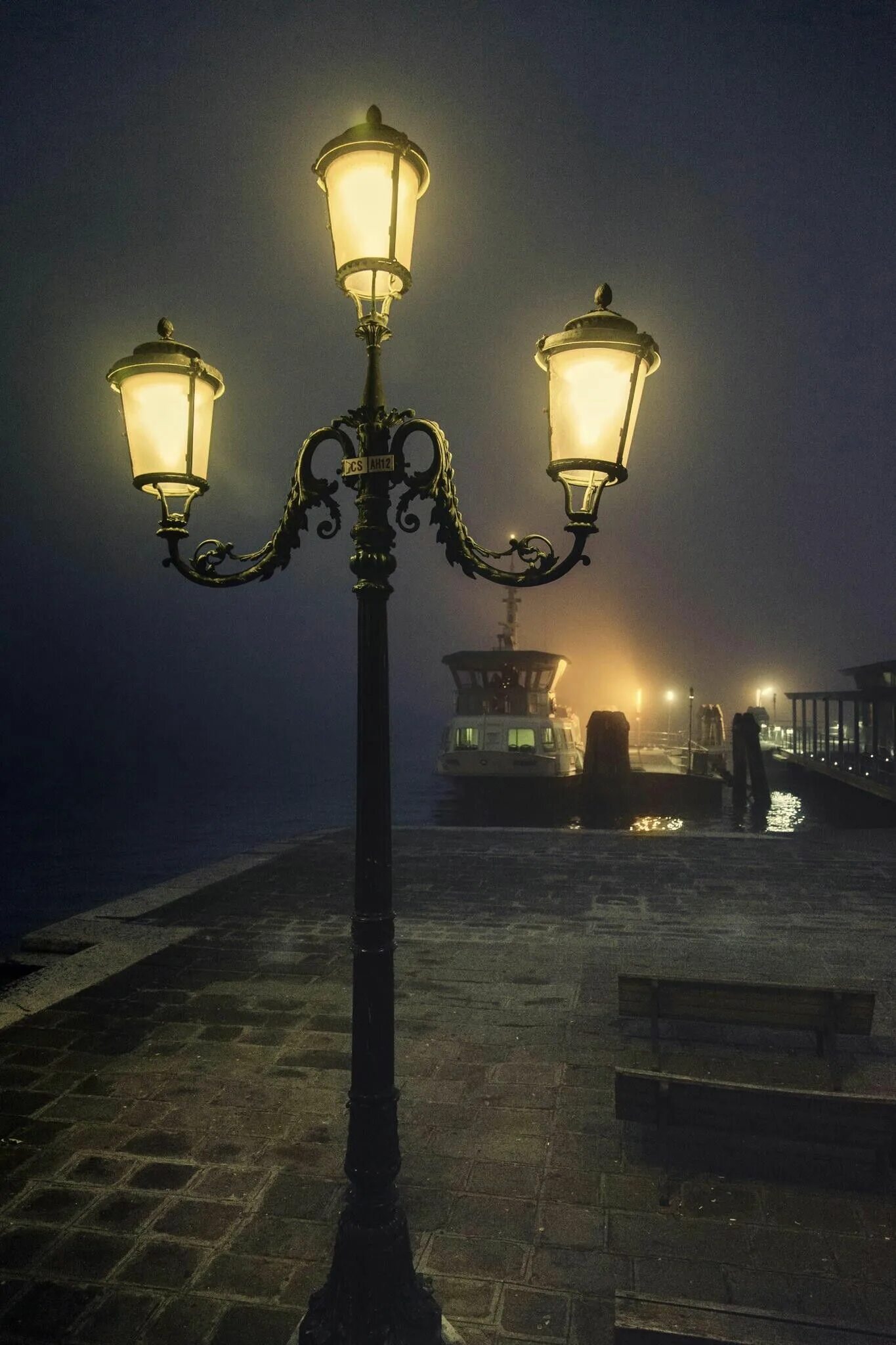 Pin by Аніта on Настроение, красота Gothic photography, Misty night, World best 