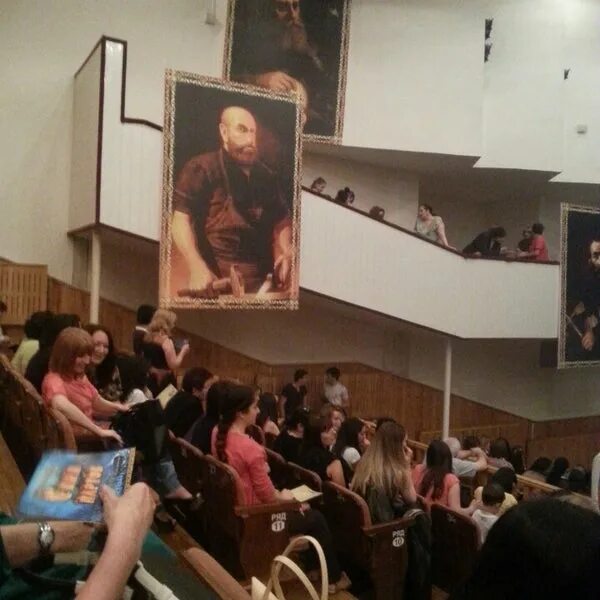 Концертный зал согу владикавказ. Зал согу. Концертный зал согу. Зал согу владикавказ. Концертный зал ггау владикавказ.