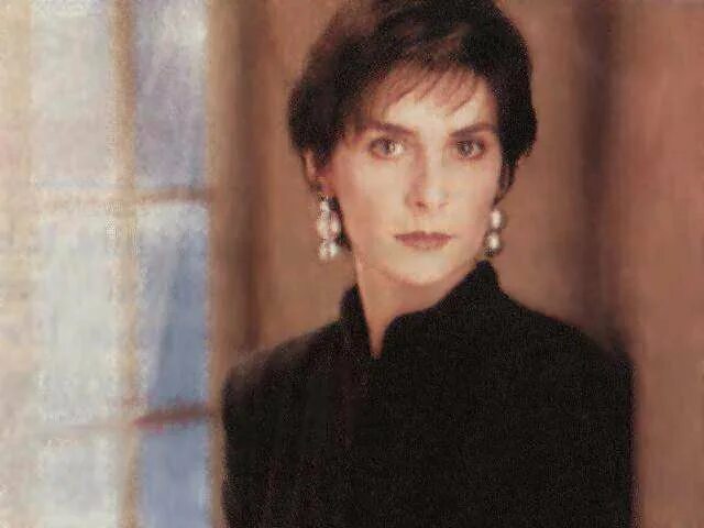 I don t enya. Эния бреннан. эния ирландская певица. enya в молодости. эния ирландская певица фото.