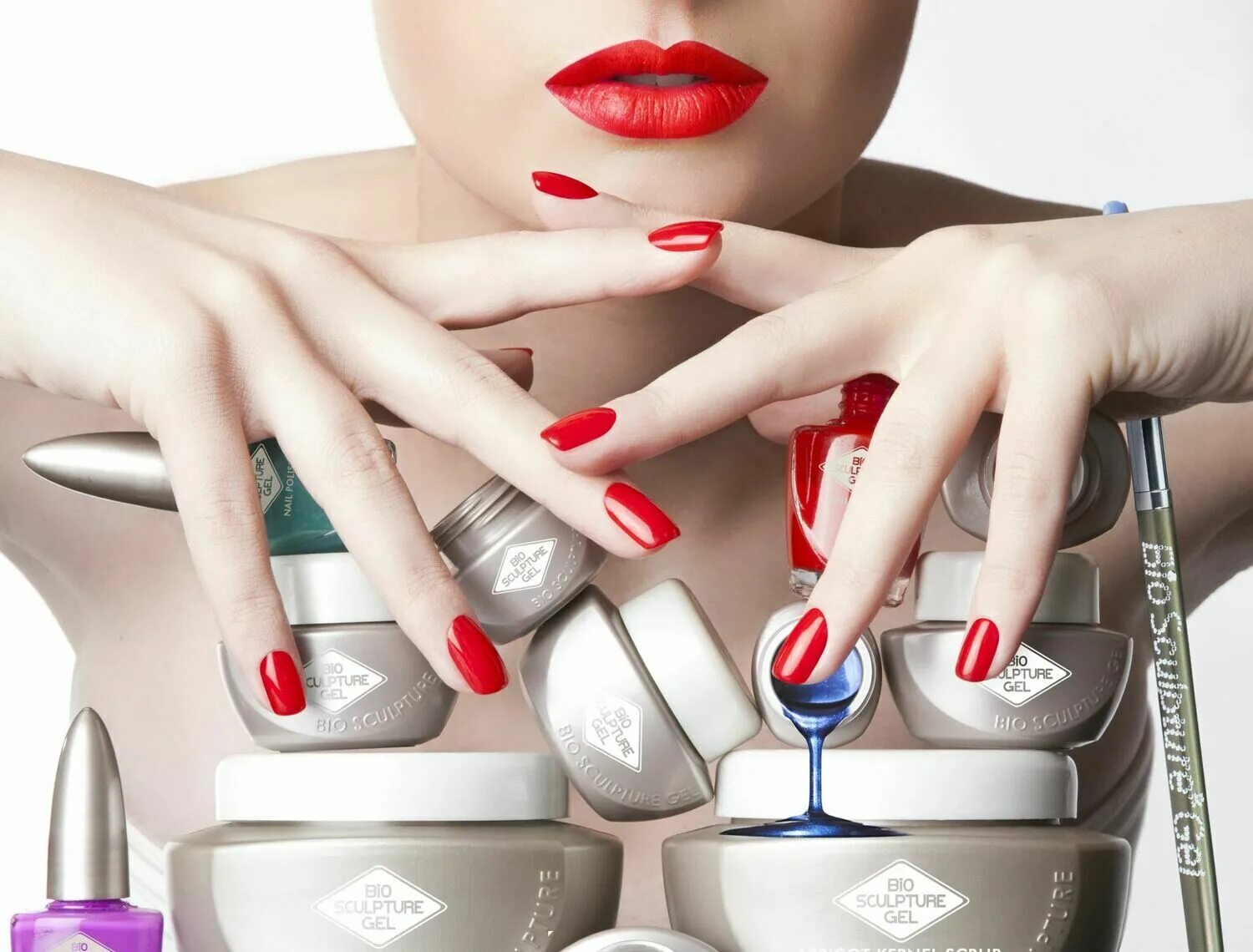 Маникюр из биогеля. Креативная реклама маникюра. Укрепляющий гель для ногтей. Био ногти. Био покрытие ногтей что это.