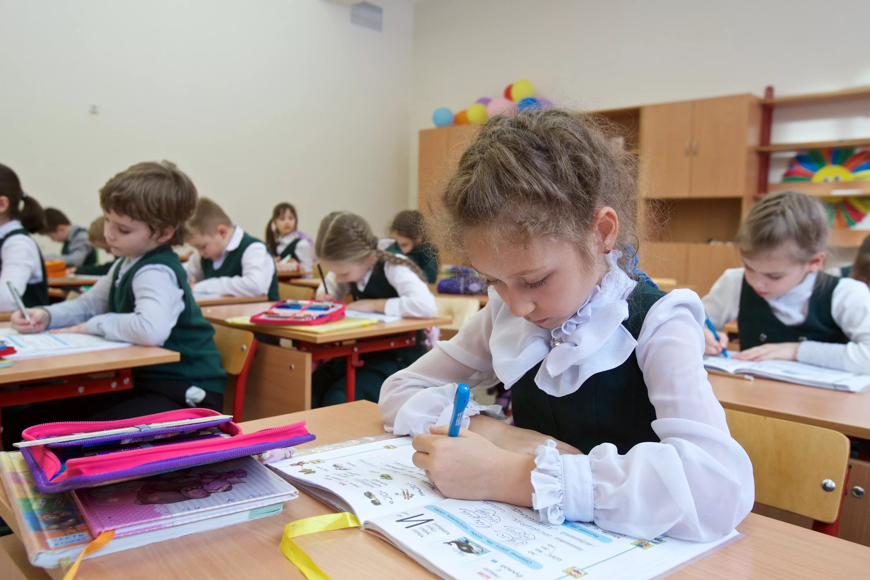 В какой школе больше всего уроков. Современные школы Подмосковья. Классы в школе Москвы. Уроки Подмосковье. Самая лучшая гимназия в Московской области.