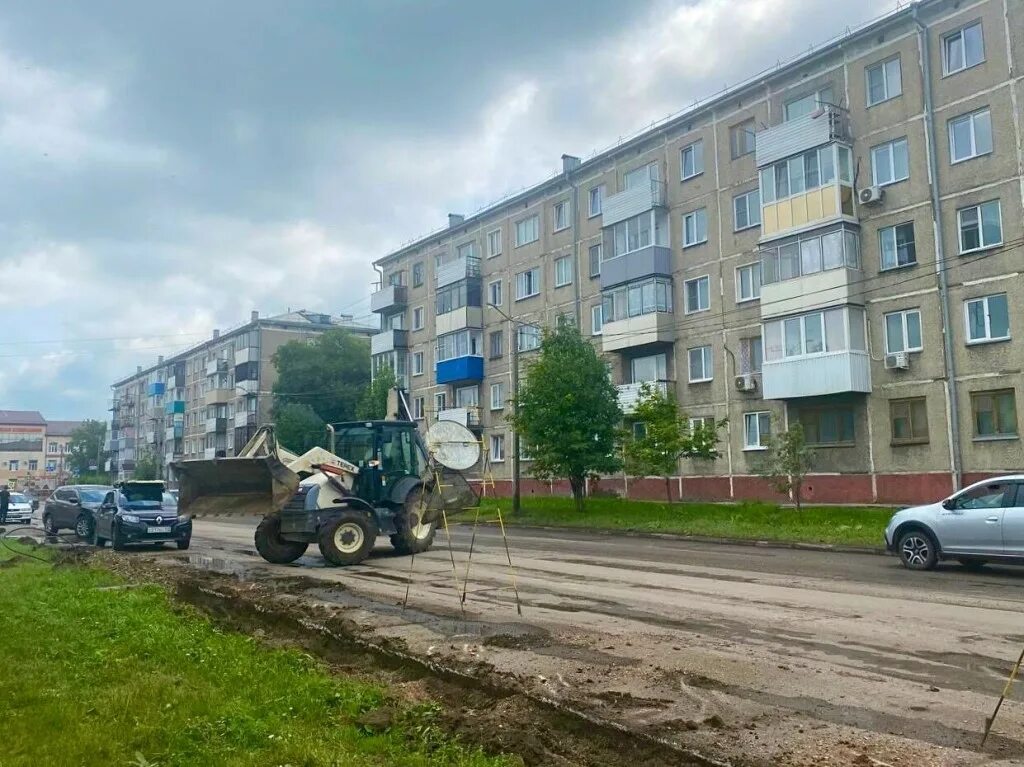 Камаз с кузовом для разгрузки асфальта. Дорожник. Ленинск-кузнецкий фото горожан. Тула дорожник разметка. Дорожник ленинск кузнецкий.