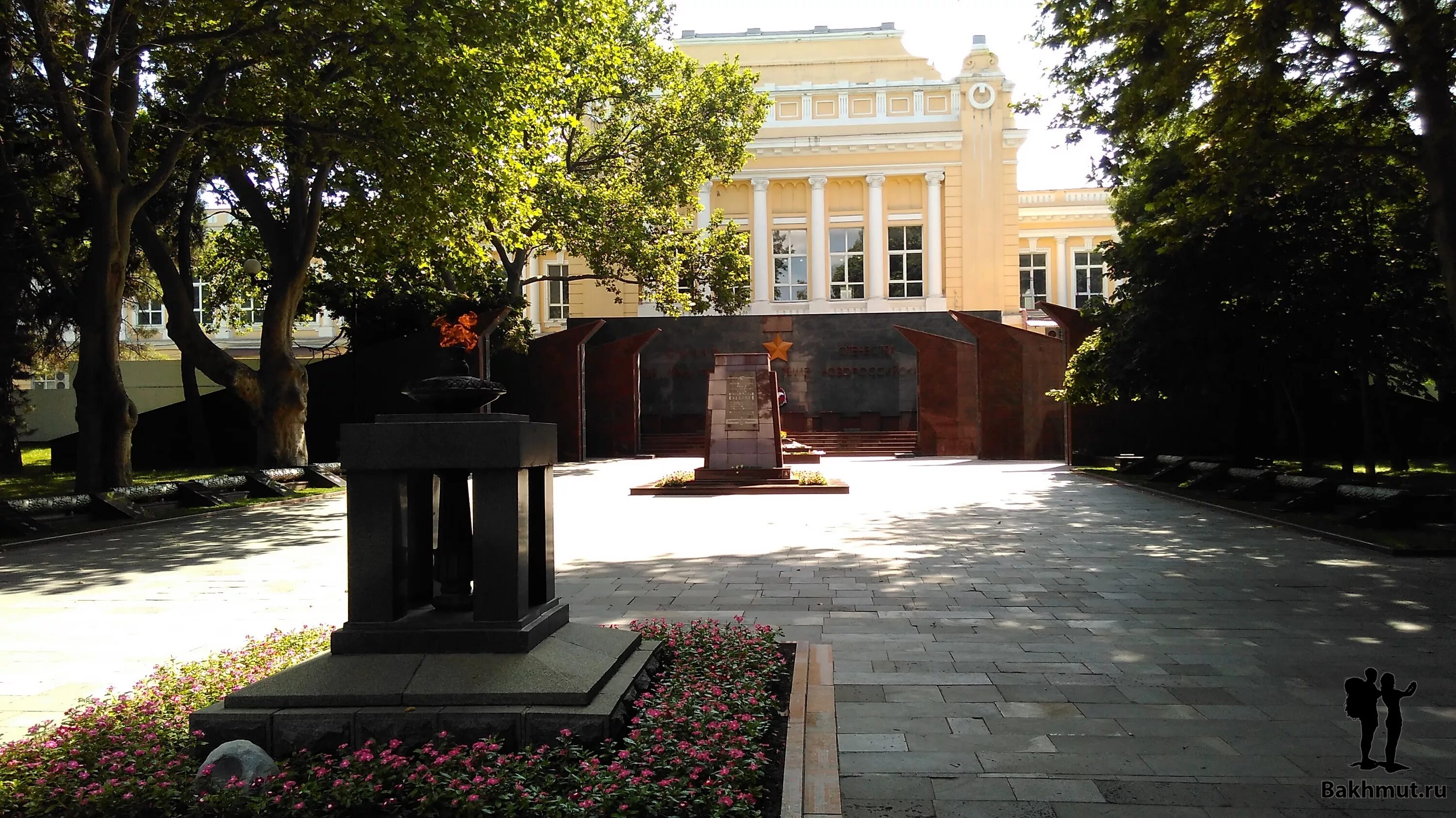 бахмут центр города. телефоны бахмут. бахмут фото города сейчас. бахмут улица независимости. улица бахмутского казачества бахмут.