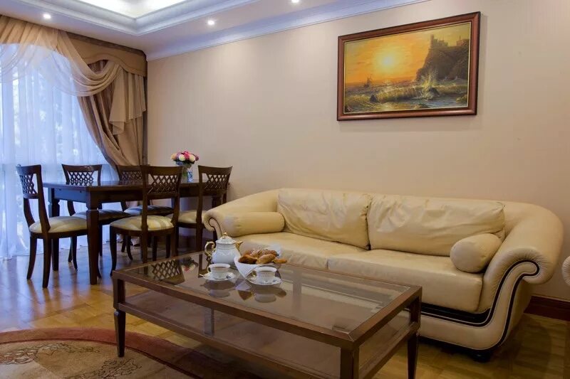 Swissôtel resort сочи камелия 5*. Двухкомнатный отель сочи. Сочи-бриз 3*. Отели в сочи номера люкс. Сочи бриз номера.